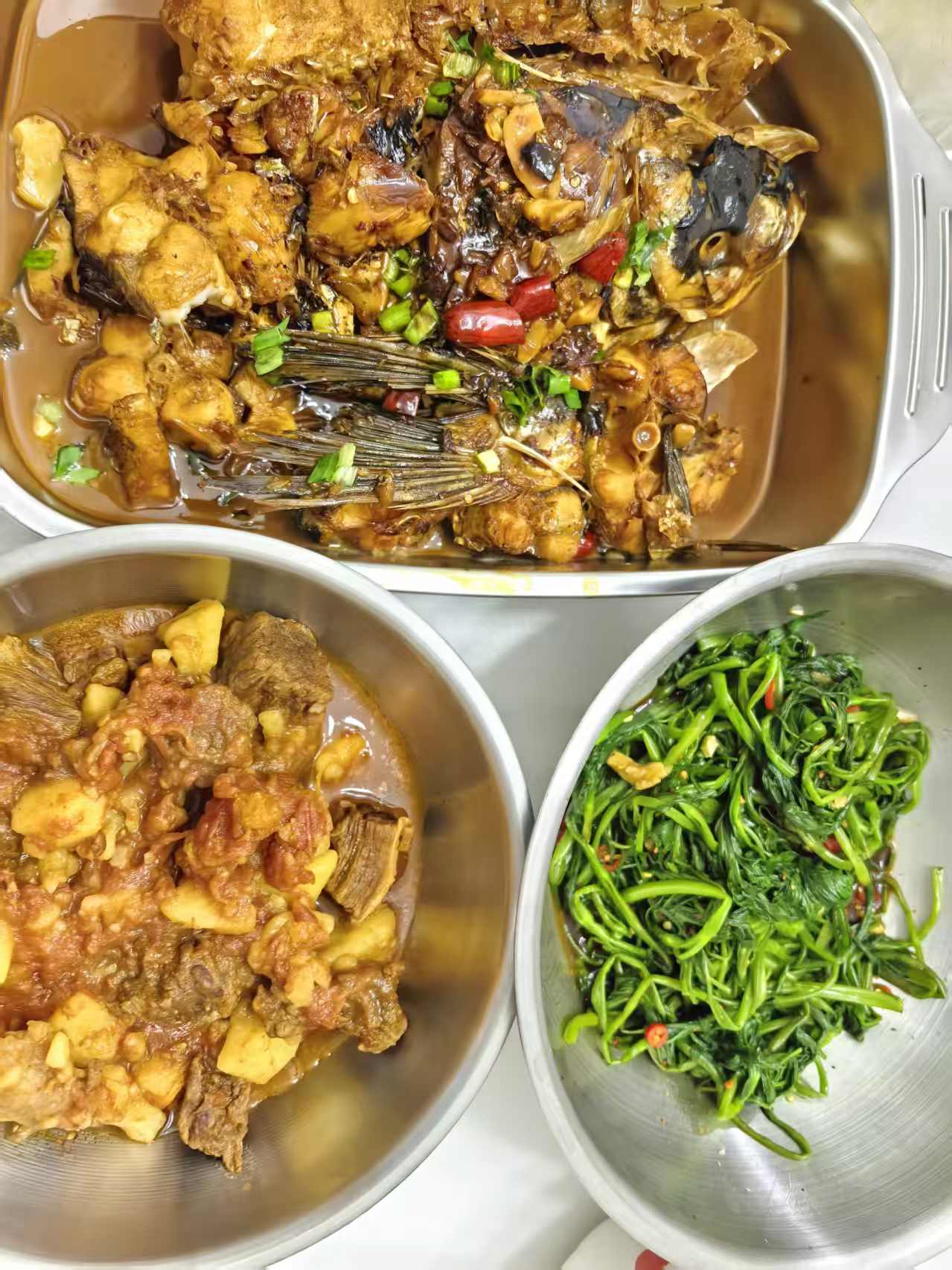 鱼、牛肉和青菜